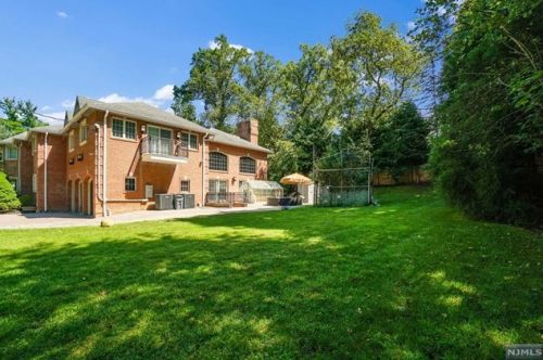 3 Pne Ter, Demarest NJ 07627-1214 exterior