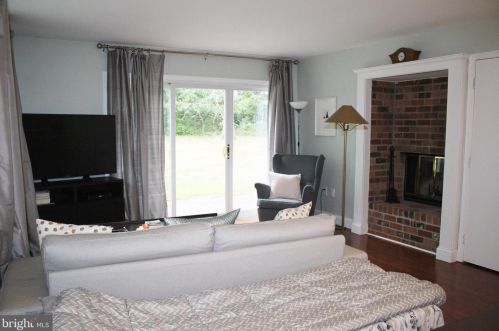 36 Magnolia Ct, Trenton NJ  08648-4828 exterior