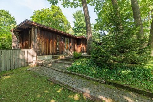 4041 Lakeside Dr, Kalamazoo, MI 49008-2854