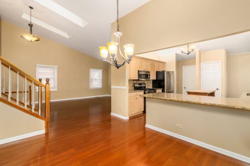 1003 Devonshire Ave, Naperville IL 60540-6272 exterior