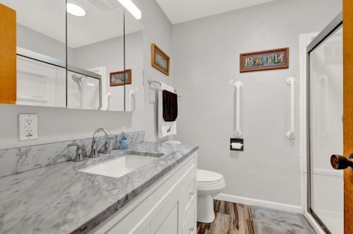 6944 61, Milwaukee WI 53223-5404 exterior