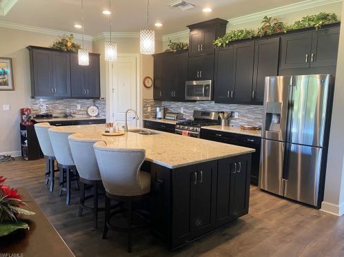 9466 Terresina Dr, Naples, FL 34119-2011