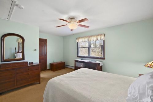 124 Center St, Windsor Locks CT 06096-2708 exterior