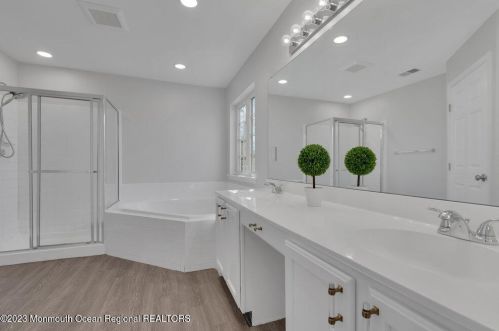 33 Jefferson Ct, Jackson Twp NJ  08527-5159 exterior