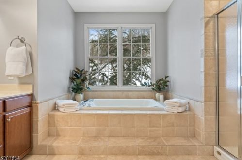 46 Morgan Dr, Sparta NJ 07871-3567 exterior