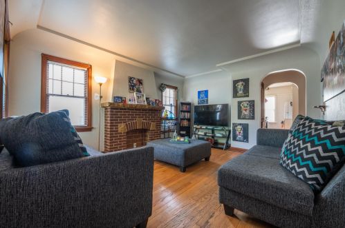 5811 35th St, Milwaukee, WI 53209-4052