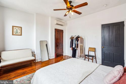 240 Fairmount Ave, Philadelphia PA  19123-2928 exterior