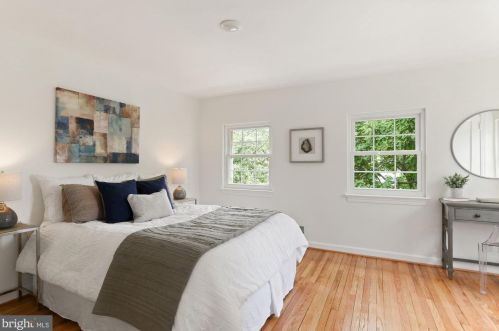 18 Masonic Vw Ave, Alexandria VA 22301-2204 exterior