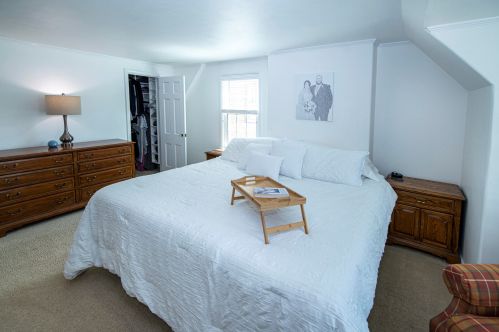 4758 Hollywood Ave, Milwaukee WI 53211-1037 exterior