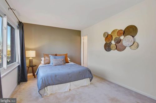 131 Catoctin Cir, Leesburg VA  20175-3808 exterior