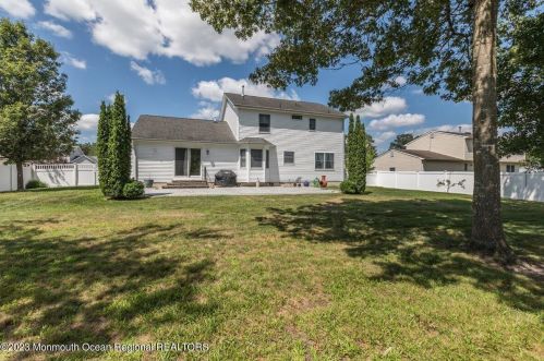 52 Pelican Dr, Berkeley Township NJ 08721-1654 exterior