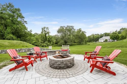 279 North St, Ridgefield CT  06877-2512 exterior