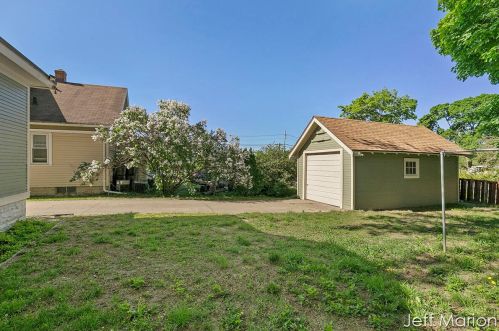 615 Diamond Ave, Grand Rapids MI 49503-1845 exterior