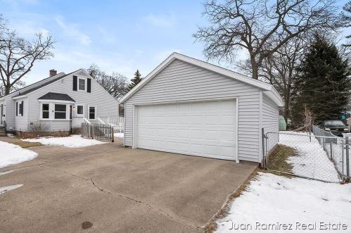 2533 Philo Ave, Meskegon MI 49441-1229 exterior