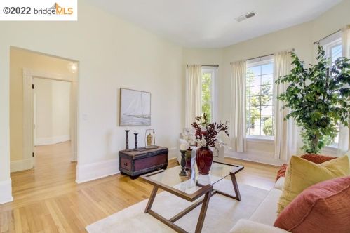 1522 Harmon St, Berkeley CA 94703-2415 exterior