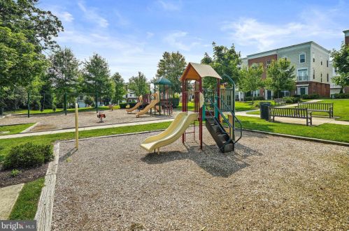 2139 Little Sorrel Way, Silver Spring MD 20902-2893 exterior