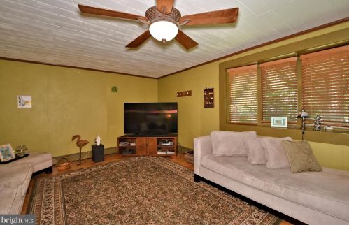 613 Chestnut St, Limerick PA 19468-2115 exterior