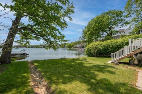 6 Davis Way, Worcester MA 01604-1314 exterior