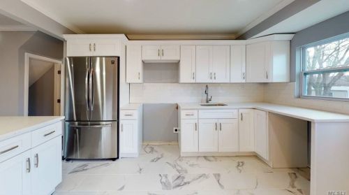 21 Deepdale Dr, Huntington Station NY 11746-4220 exterior