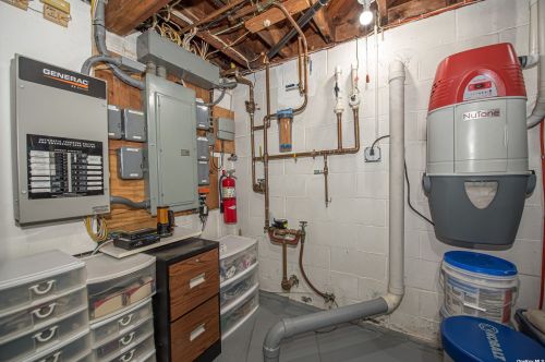 168 Suffolk Ave, Babylon NY 11704-2825 exterior