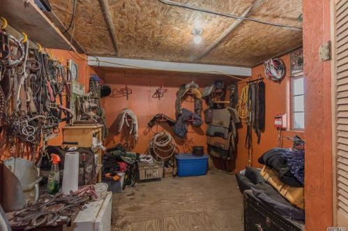 1370 Walnut Ave, Bohemia NY 11716-2110 exterior