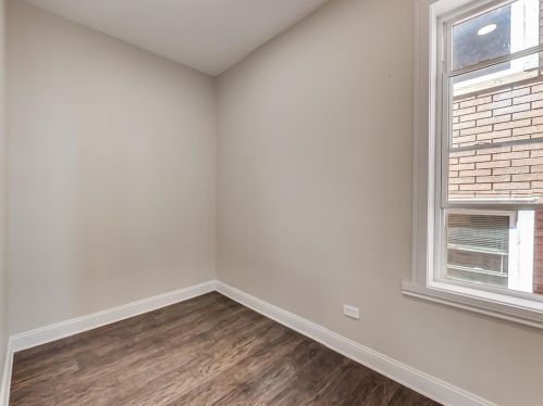 8740 Escanaba Ave, Chicago IL  60617-3115 exterior