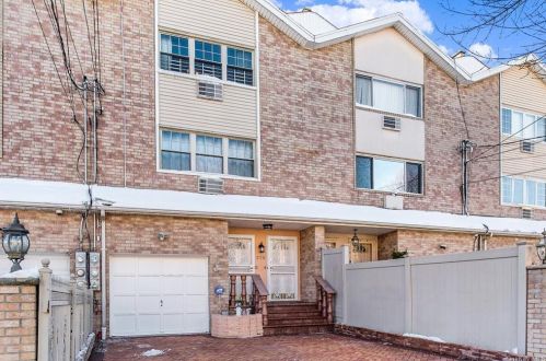 275 Robinson Ave, Bronx, NY 10465-3138