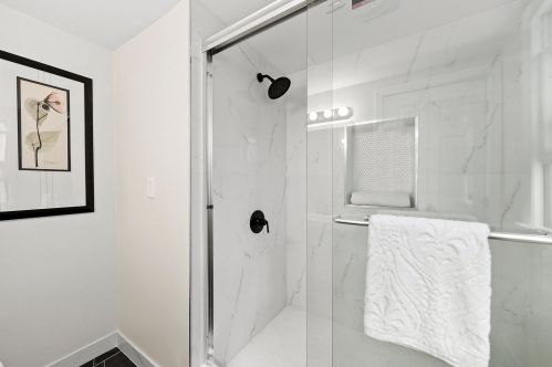 8642 Kingston Ave, Chicago IL  60617-2439 exterior