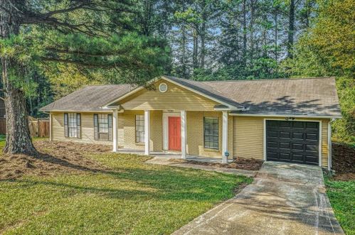 1883 Singer Way, Lithonia GA  30058-5560 exterior