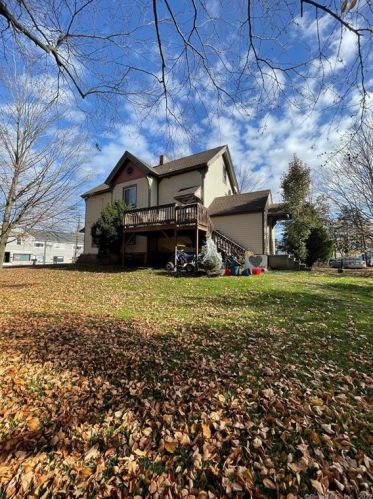 89 Old Broadway, North Haven CT 06473-1606 exterior