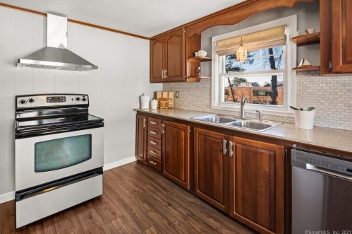 68 Irving St, Manchester CT 06042-3029 exterior