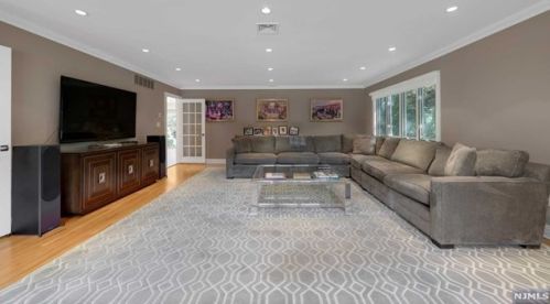 65 Holland Ave, Demarest NJ  07627-2705 exterior