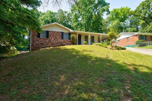 4426 Creek Valley Ct, Atlanta, GA 30331-6518