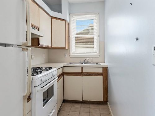 535 Manton Ave, Providence RI 02909-5616 exterior