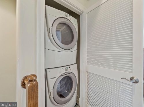 12460 Ansin Cir Dr, Rockville MD 20854-6912 exterior