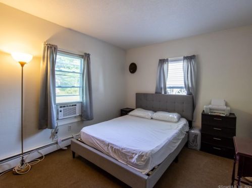 28 Hollister St, Manchester CT 06042-3532 exterior