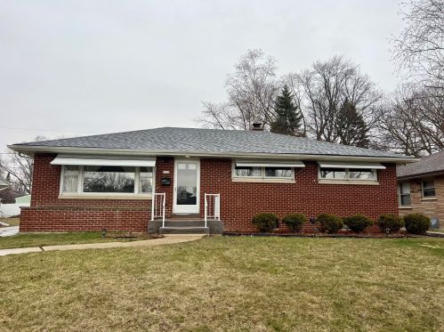 7522 Jackson Dr, Milwaukee WI 53219-2817 exterior