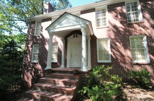 7090 Brandon Mill Rd, Atlanta, GA 30328-1949