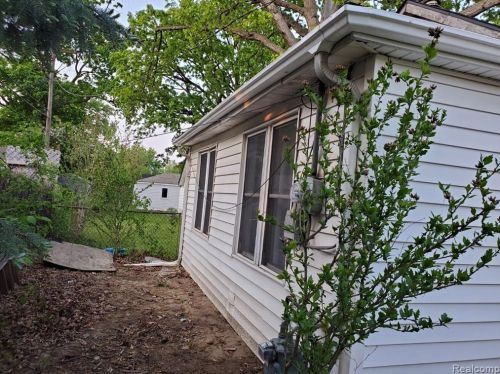 18033 Hanna St, Melvindale MI  48122-1422 exterior