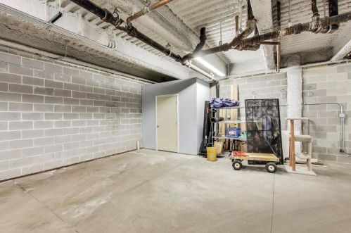 1842 Irving Park Rd, Chicago IL  60613-2406 exterior