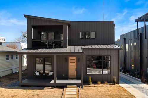 239 Lowry St, Atlanta GA  30307-2830 exterior