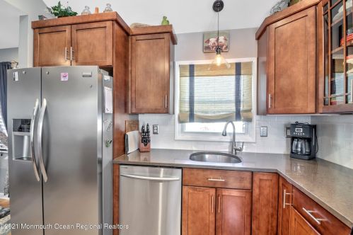 25 Fulton St, East Freehold NJ 07728-1811 exterior