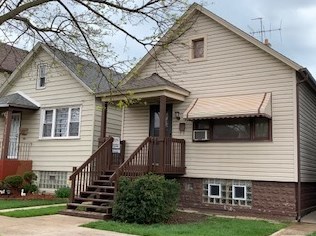 9731 Escanaba Ave, Chicago, IL 60617-5406