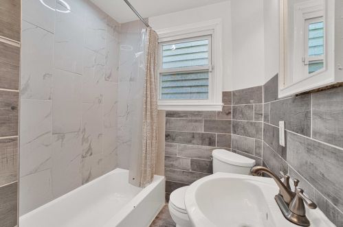 2436 Cobden St, Pittsburgh PA 15203-2713 exterior