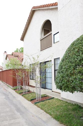 608 Fiesta Cir, Irving TX  75063-6614 exterior