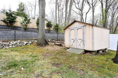 574 Millburn Ct, Valley Cottage NY 10989-1420 exterior