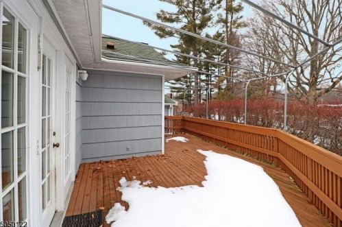 83 Edgewood Dr, Florham Park NJ 07932-2126 exterior