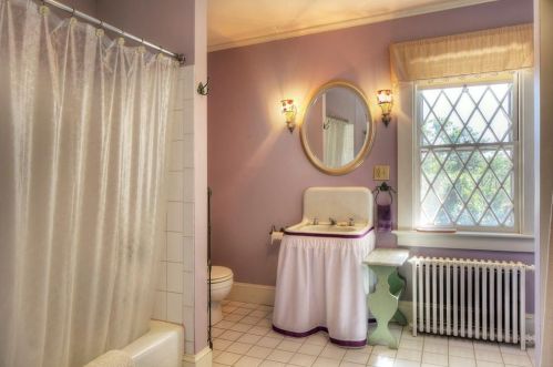 97 Ruggles Ave, Middletown RI 02840-4351 exterior