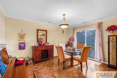 73 Laurel Holw Ct, Edison NJ 08820-1043 exterior