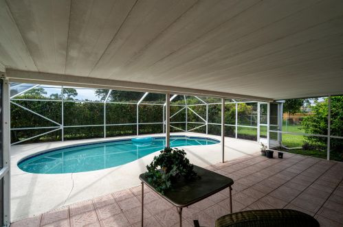 1326 Janette Ave, Fort Pierce FL 34953-1220 exterior